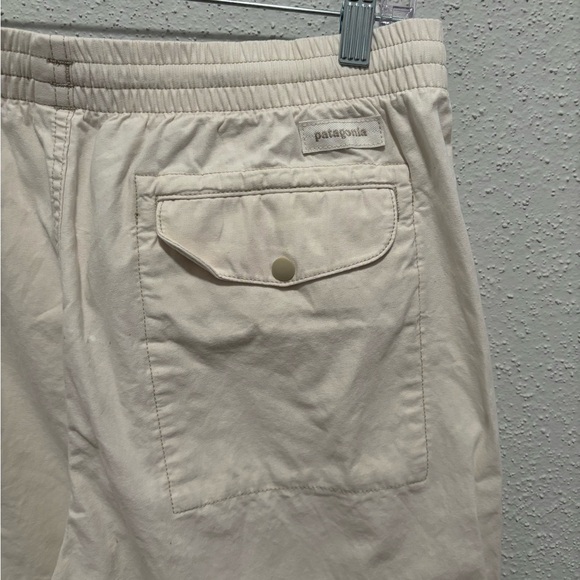 LIKE NEW Men’s Patagonia funhoggers pants medium cream color - Picture 8 of 12